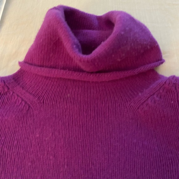 Carolina Herrera Turtleneck Wool Cashmere Sweater (SW1) - Picture 3 of 6